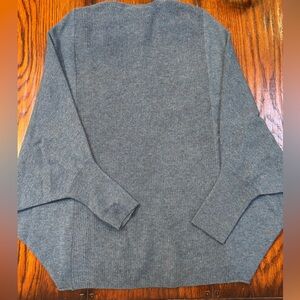 100% Cashmere Sweater Bat Wing Style.